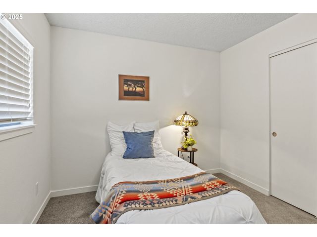 6849 Se KNIGHT St, Portland, OR 97206