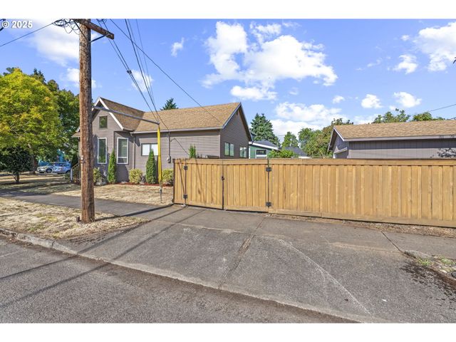 6849 Se KNIGHT St, Portland, OR 97206