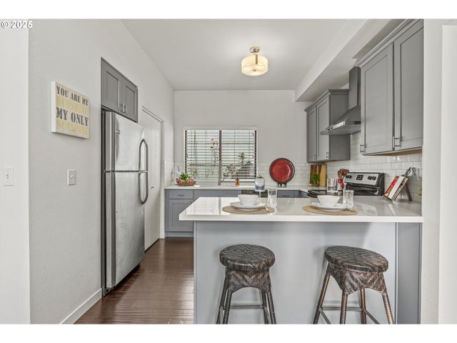 6849 Se KNIGHT St, Portland, OR 97206