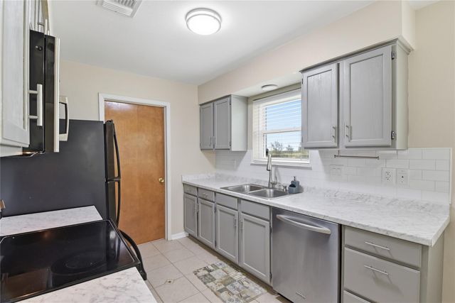 1250 Stockwell, Damon, TX 77430