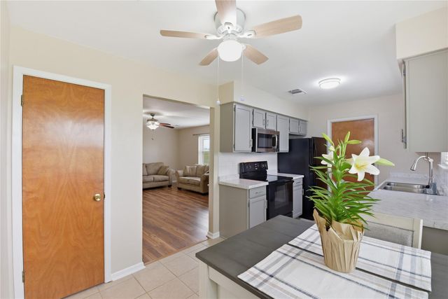 1250 Stockwell, Damon, TX 77430