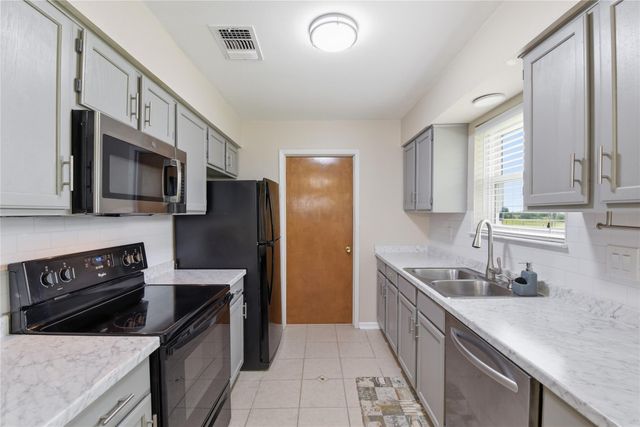 1250 Stockwell, Damon, TX 77430