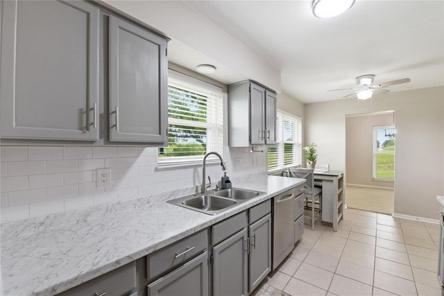 1250 Stockwell, Damon, TX 77430