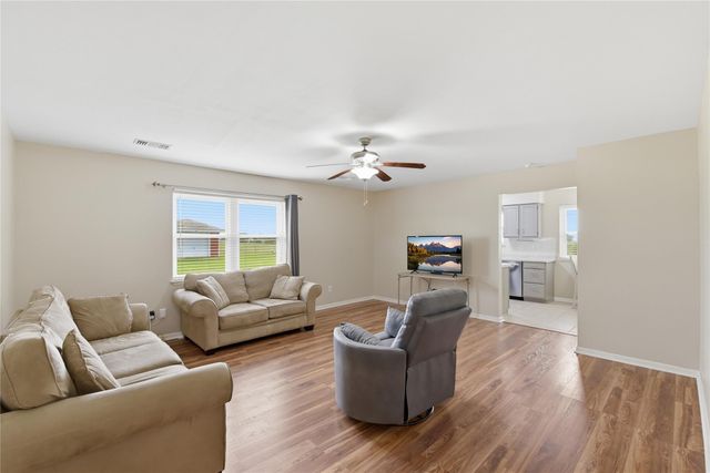 1250 Stockwell, Damon, TX 77430