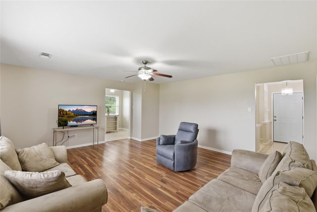 1250 Stockwell, Damon, TX 77430