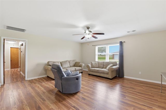 1250 Stockwell, Damon, TX 77430