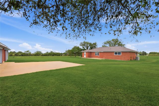 1250 Stockwell, Damon, TX 77430