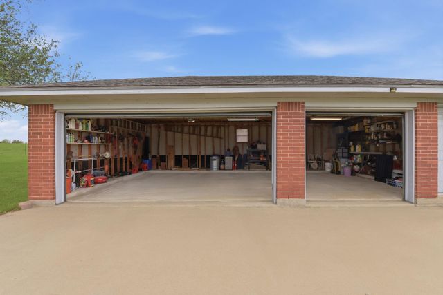 1250 Stockwell, Damon, TX 77430