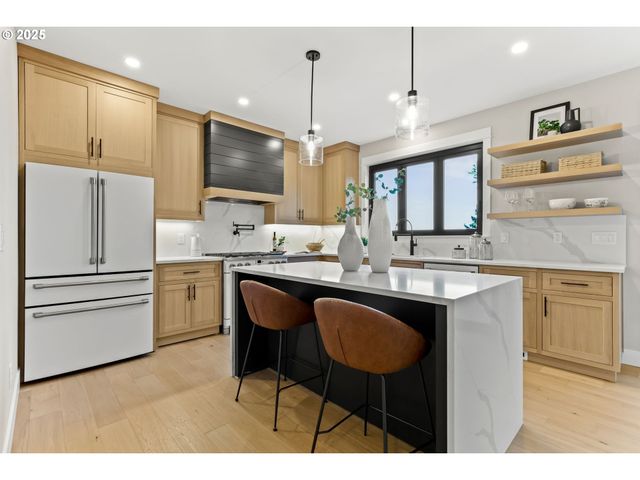 226 Nw MACLEAY Blvd, Portland, OR 97210