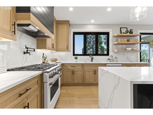 226 Nw MACLEAY Blvd, Portland, OR 97210