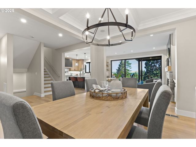 226 Nw MACLEAY Blvd, Portland, OR 97210