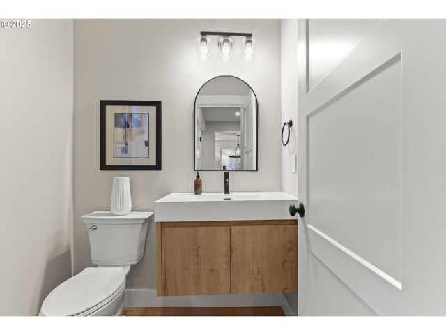 226 Nw MACLEAY Blvd, Portland, OR 97210