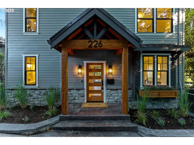 226 Nw MACLEAY Blvd, Portland, OR 97210