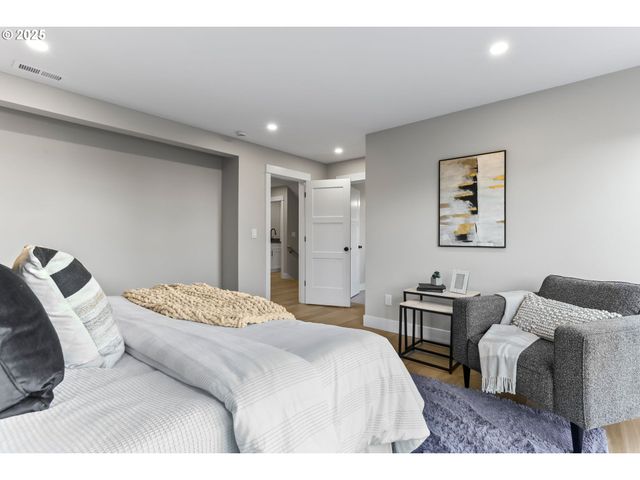 226 Nw MACLEAY Blvd, Portland, OR 97210