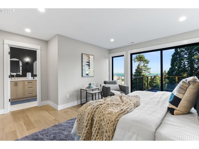 226 Nw MACLEAY Blvd, Portland, OR 97210