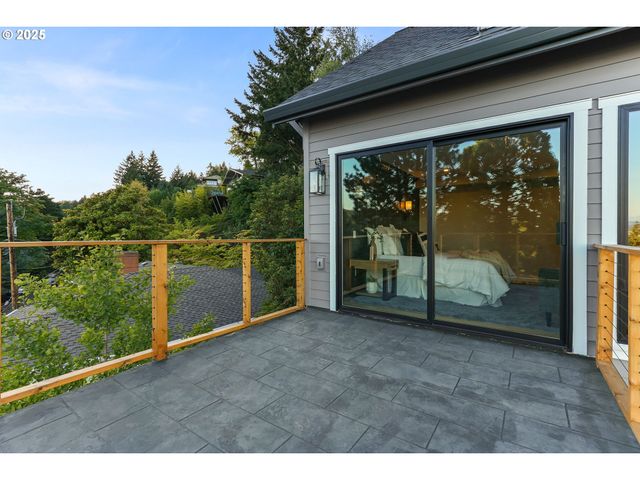 226 Nw MACLEAY Blvd, Portland, OR 97210