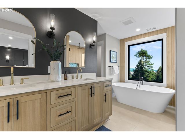 226 Nw MACLEAY Blvd, Portland, OR 97210