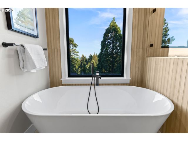 226 Nw MACLEAY Blvd, Portland, OR 97210