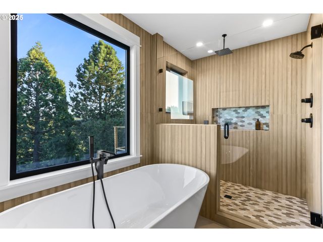 226 Nw MACLEAY Blvd, Portland, OR 97210