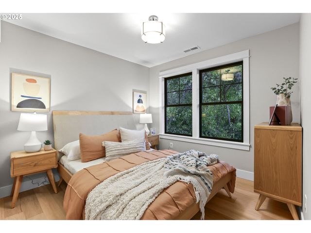 226 Nw MACLEAY Blvd, Portland, OR 97210