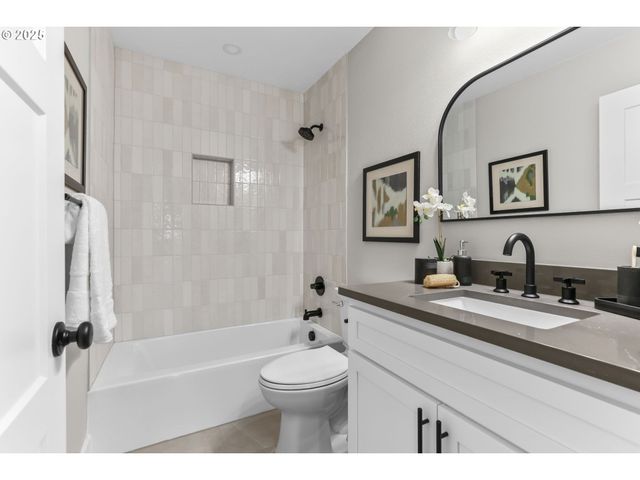 226 Nw MACLEAY Blvd, Portland, OR 97210