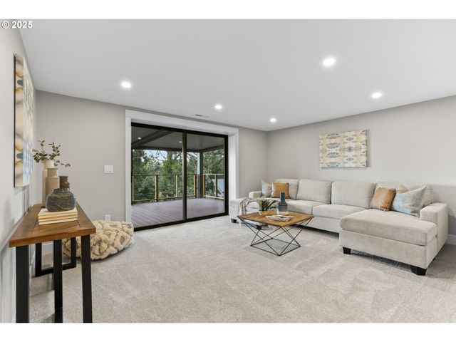 226 Nw MACLEAY Blvd, Portland, OR 97210