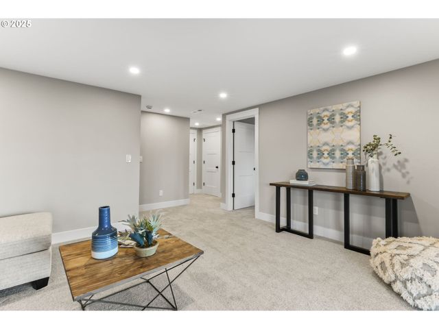 226 Nw MACLEAY Blvd, Portland, OR 97210