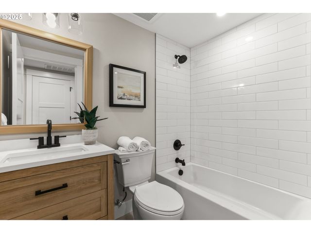 226 Nw MACLEAY Blvd, Portland, OR 97210