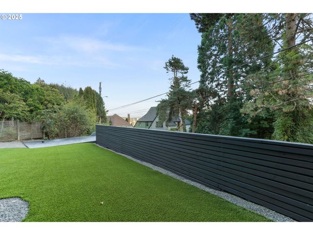 226 Nw MACLEAY Blvd, Portland, OR 97210