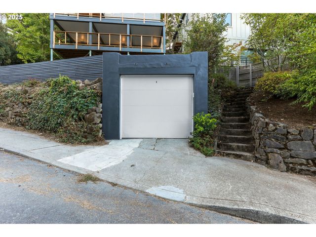 226 Nw MACLEAY Blvd, Portland, OR 97210