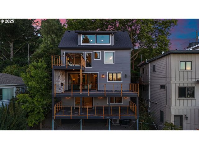 226 Nw MACLEAY Blvd, Portland, OR 97210