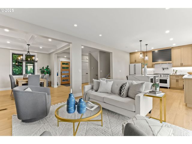 226 Nw MACLEAY Blvd, Portland, OR 97210