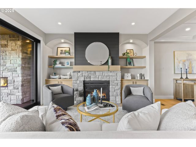 226 Nw MACLEAY Blvd, Portland, OR 97210