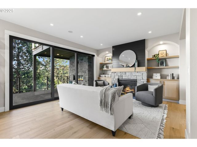 226 Nw MACLEAY Blvd, Portland, OR 97210