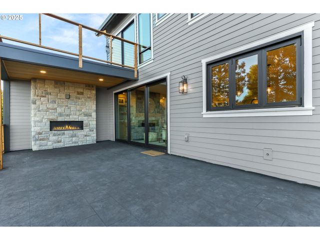 226 Nw MACLEAY Blvd, Portland, OR 97210