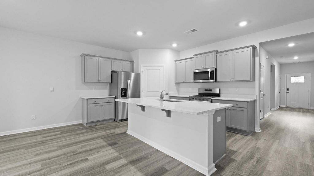 Image 16 of property listing at 3927 Aberfeldy Lane, Ravenel, SC 29470