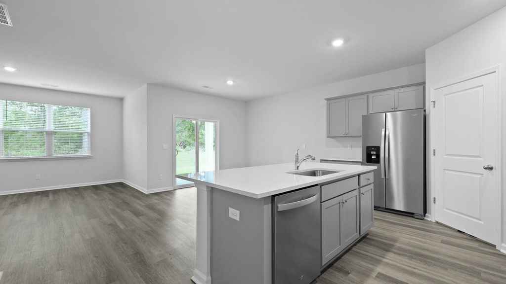 Image 17 of property listing at 3927 Aberfeldy Lane, Ravenel, SC 29470