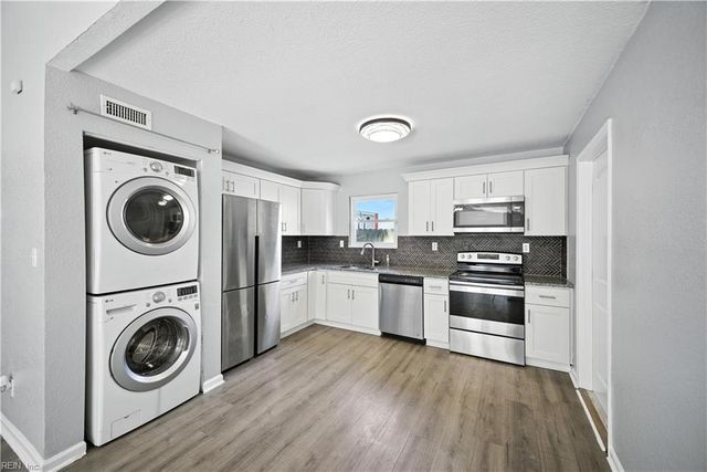 3809 Clearwood CT, Virginia Beach, VA 23453