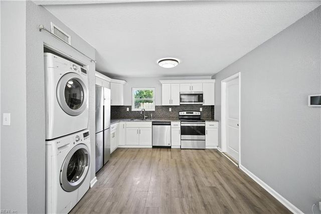 3809 Clearwood CT, Virginia Beach, VA 23453