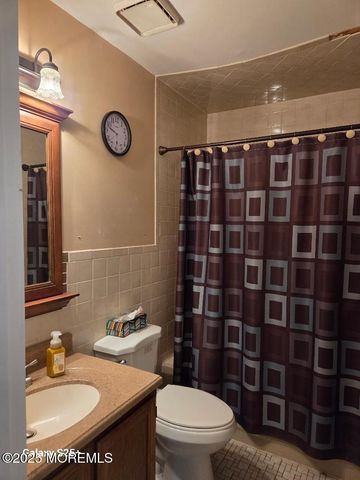 71 Chesterfield Lane, Toms River, NJ 08757