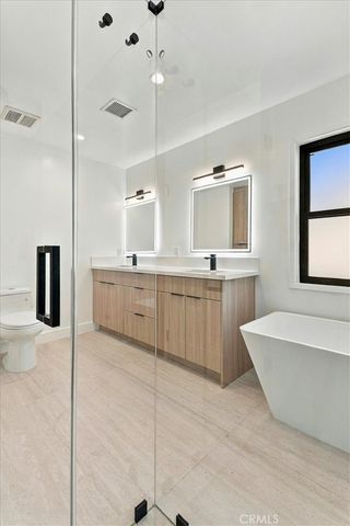 1427 N Bronson Ave, Los Angeles, CA 90028