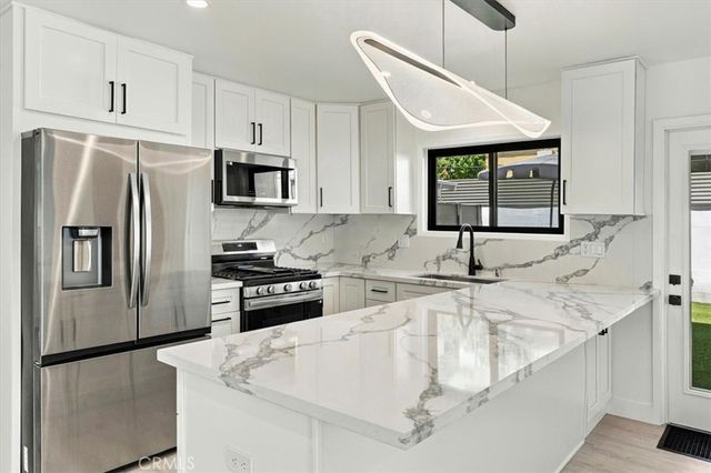 1427 N Bronson Ave, Los Angeles, CA 90028