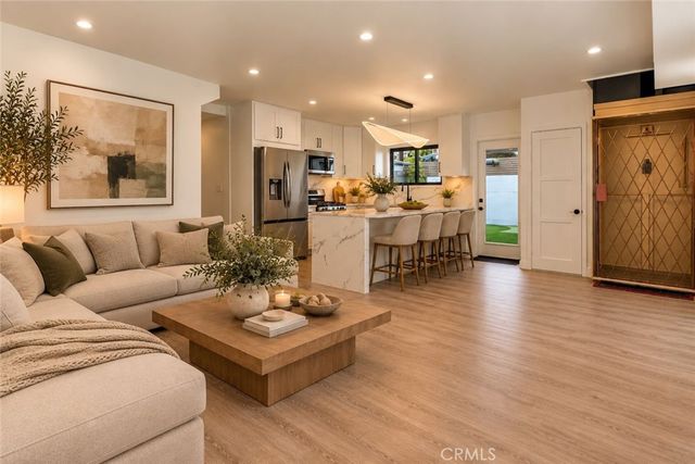 1427 N Bronson Ave, Los Angeles, CA 90028