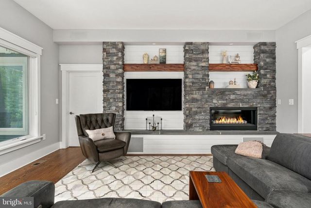 6912 BARCLAY DR, Fredericksburg, VA 22407