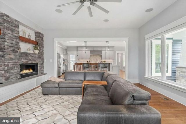 6912 BARCLAY DR, Fredericksburg, VA 22407