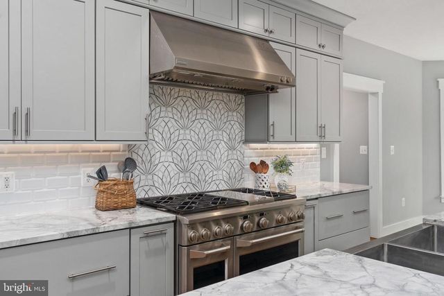6912 BARCLAY DR, Fredericksburg, VA 22407
