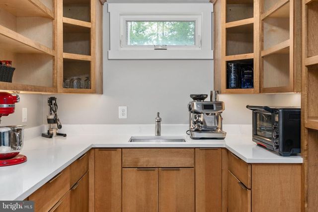 6912 BARCLAY DR, Fredericksburg, VA 22407