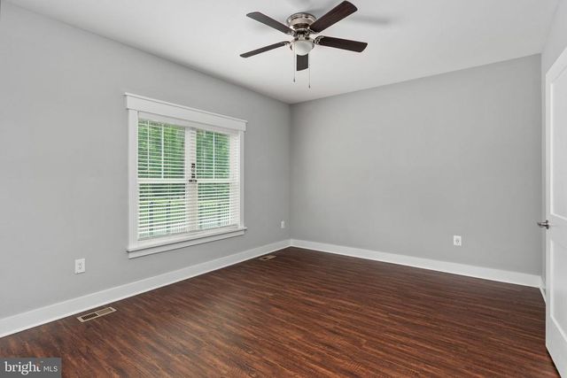 6912 BARCLAY DR, Fredericksburg, VA 22407