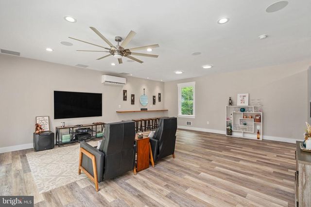 6912 BARCLAY DR, Fredericksburg, VA 22407
