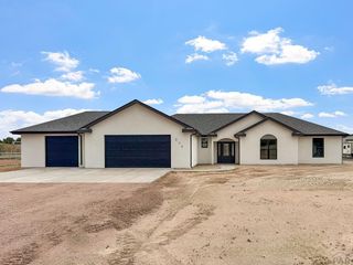 379 S Siesta Dr, Pueblo, CO 81007